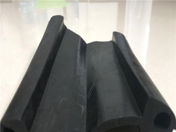 桥梁伸缩缝胶条 桥梁伸缩缝型钢中间的橡胶条作用？